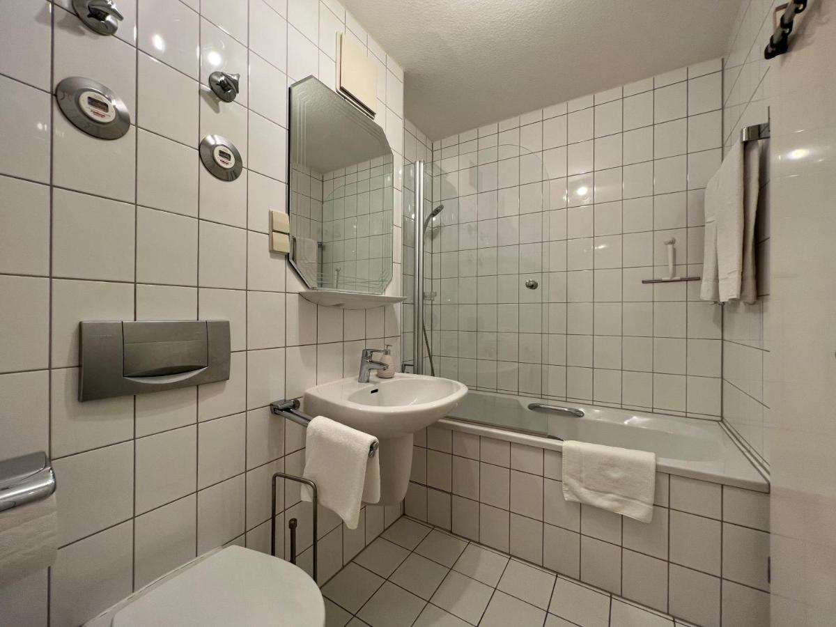Maisonette Penthouse Fuer 8 Personen By Rabe - Free Netflix & Kostenloser Parkplatz & Grosse Terrasse Karlsruhe Exteriör bild